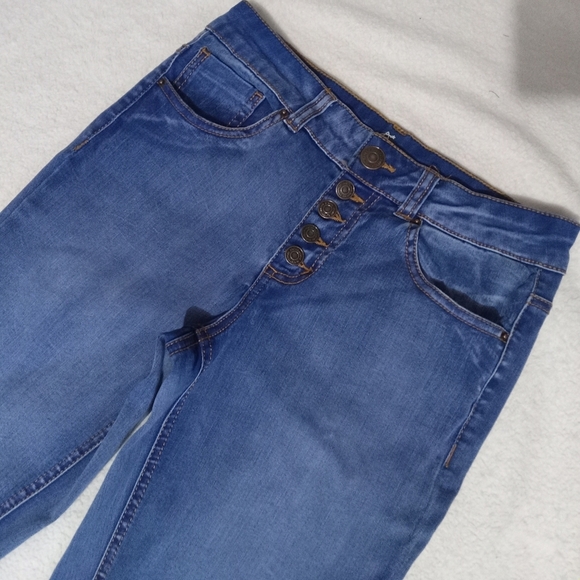 Almost Famous Like New Button Front Stretch Denim Skinny Jeans size 5 - Picture 2 of 8